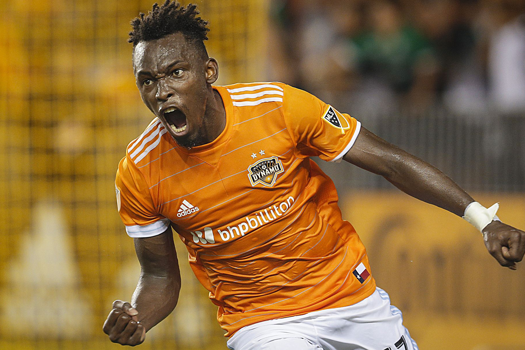 Alberth Elis entre los mejores delanteros de Concacaf