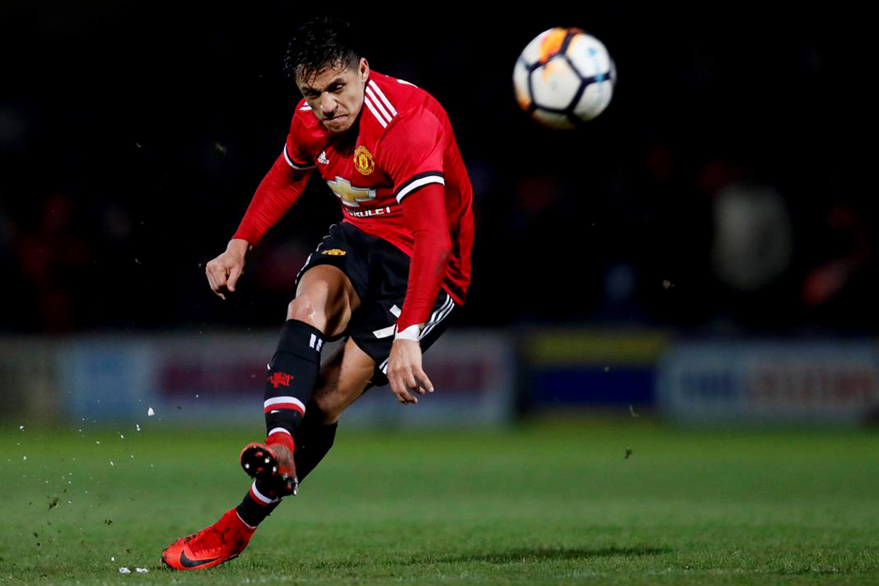 Alexis Sánchez brilla en su debut con el Manchester United 