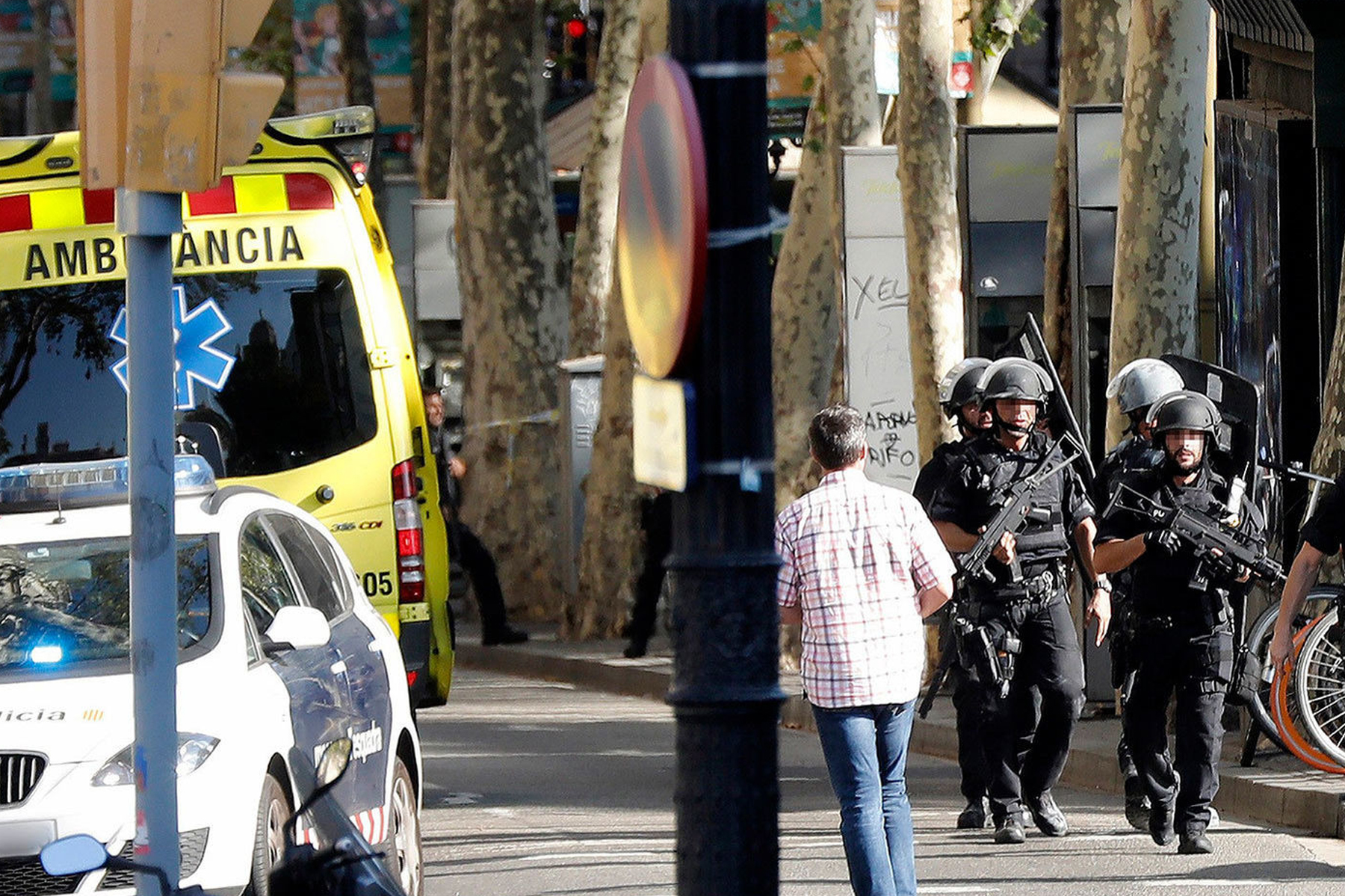 Ataque terrorista en Barcelona deja más de 30 personas heridas y al menos dos muertos 