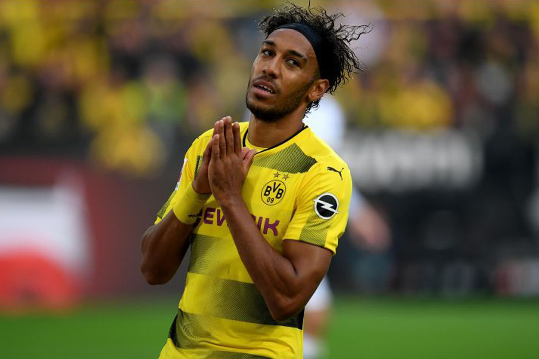 Aubameyang se disculpa con la afición del Borussia Dortmund