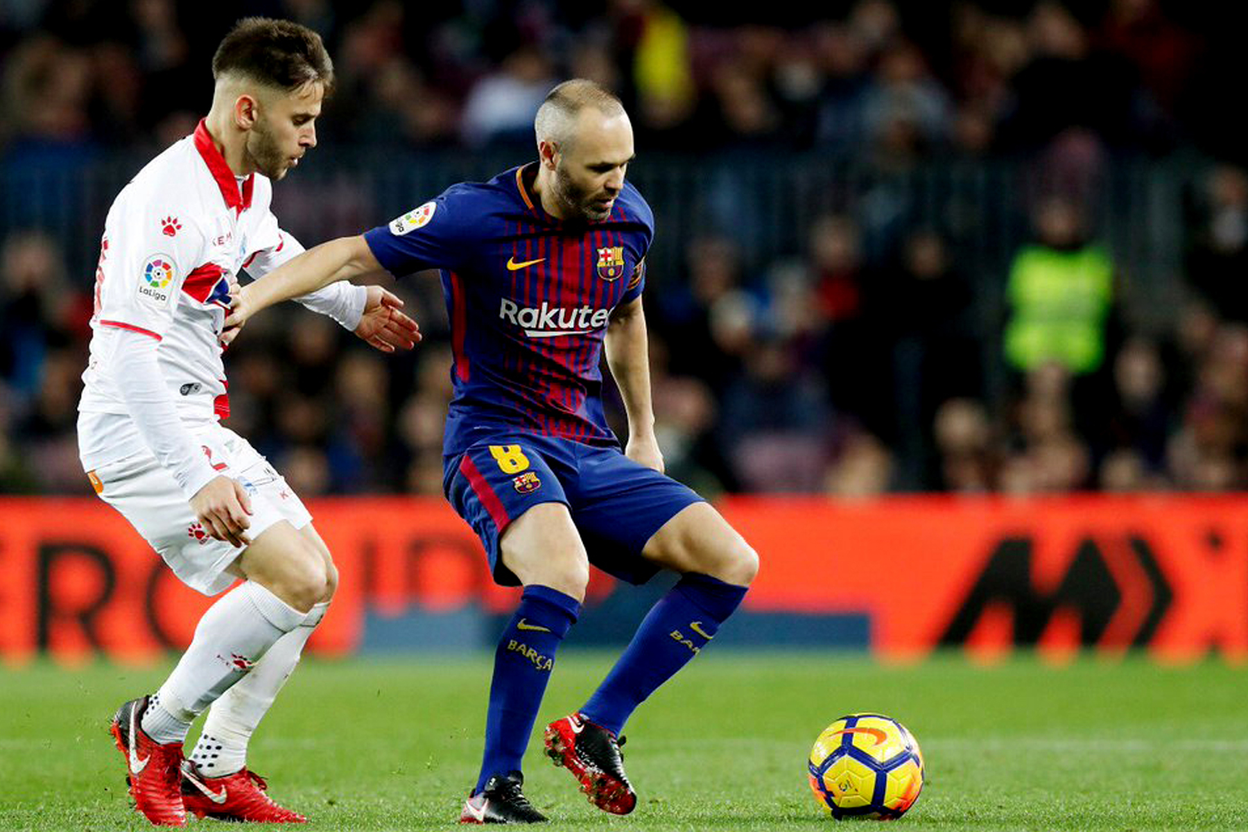 El Barça derrota 2-1 al Alavés