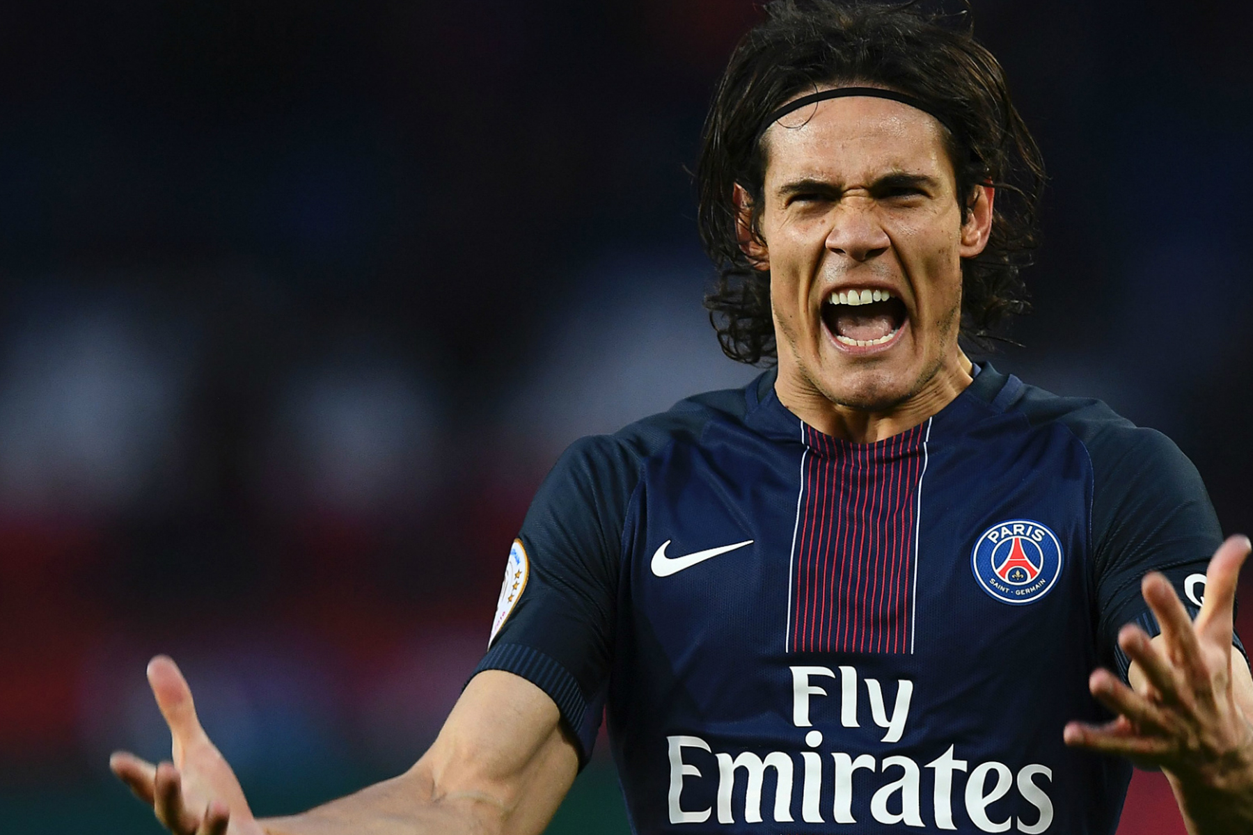 Cavani primera opción para los penaltis por delante de Neymar en el PSG 