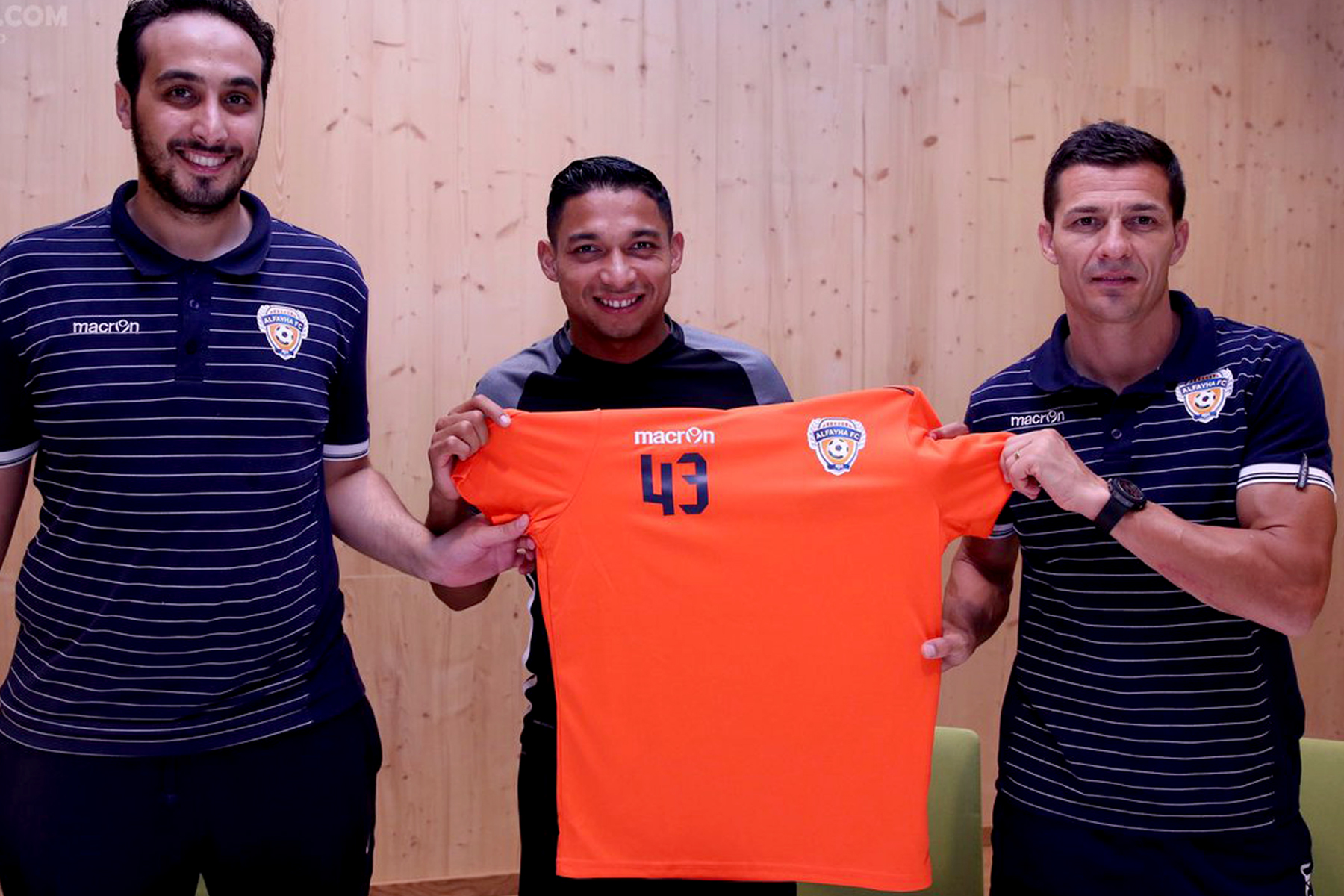 Al-Fayha presenta a Emilio Izaguirre 