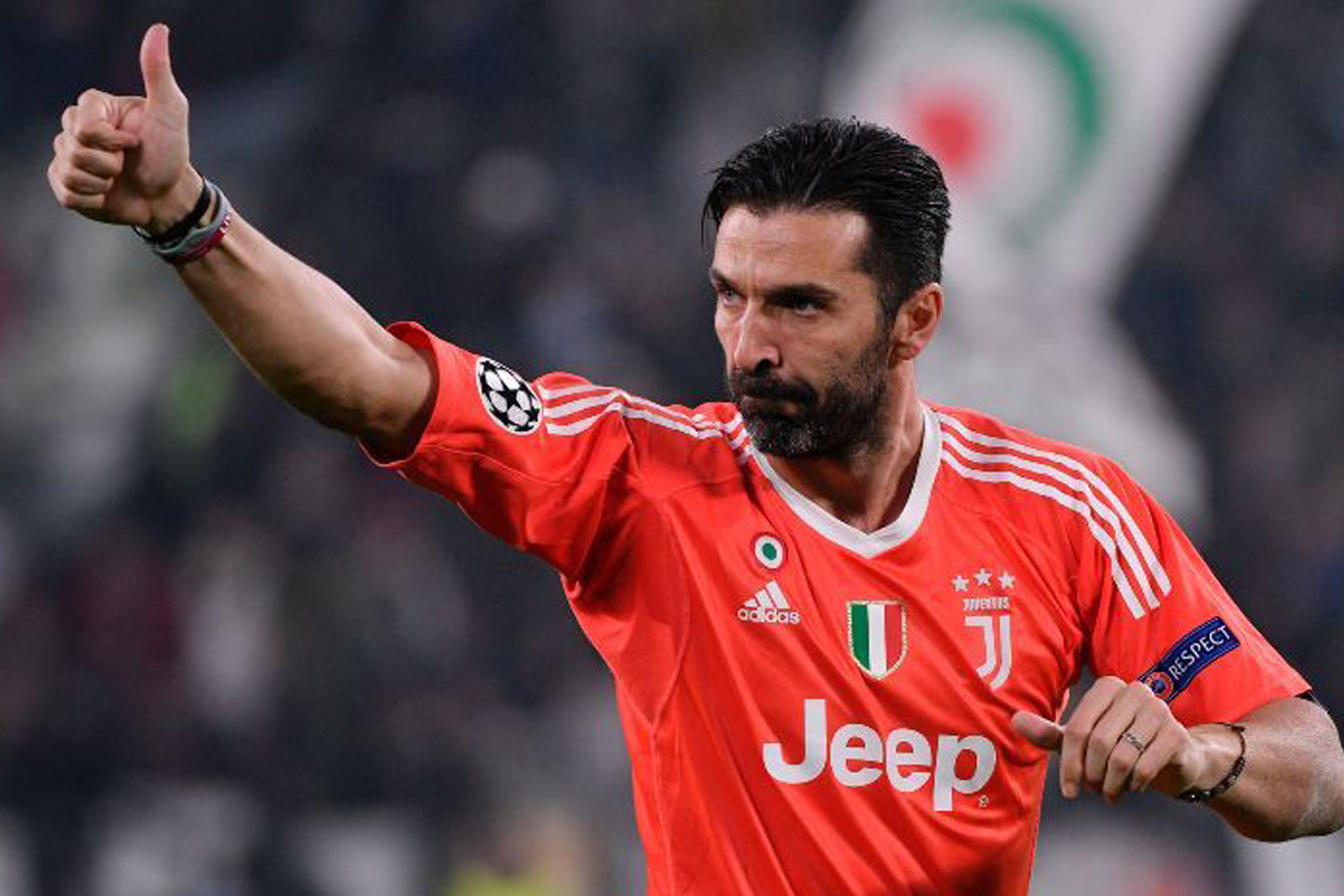 Buffon regala su short tras empate de la Juve