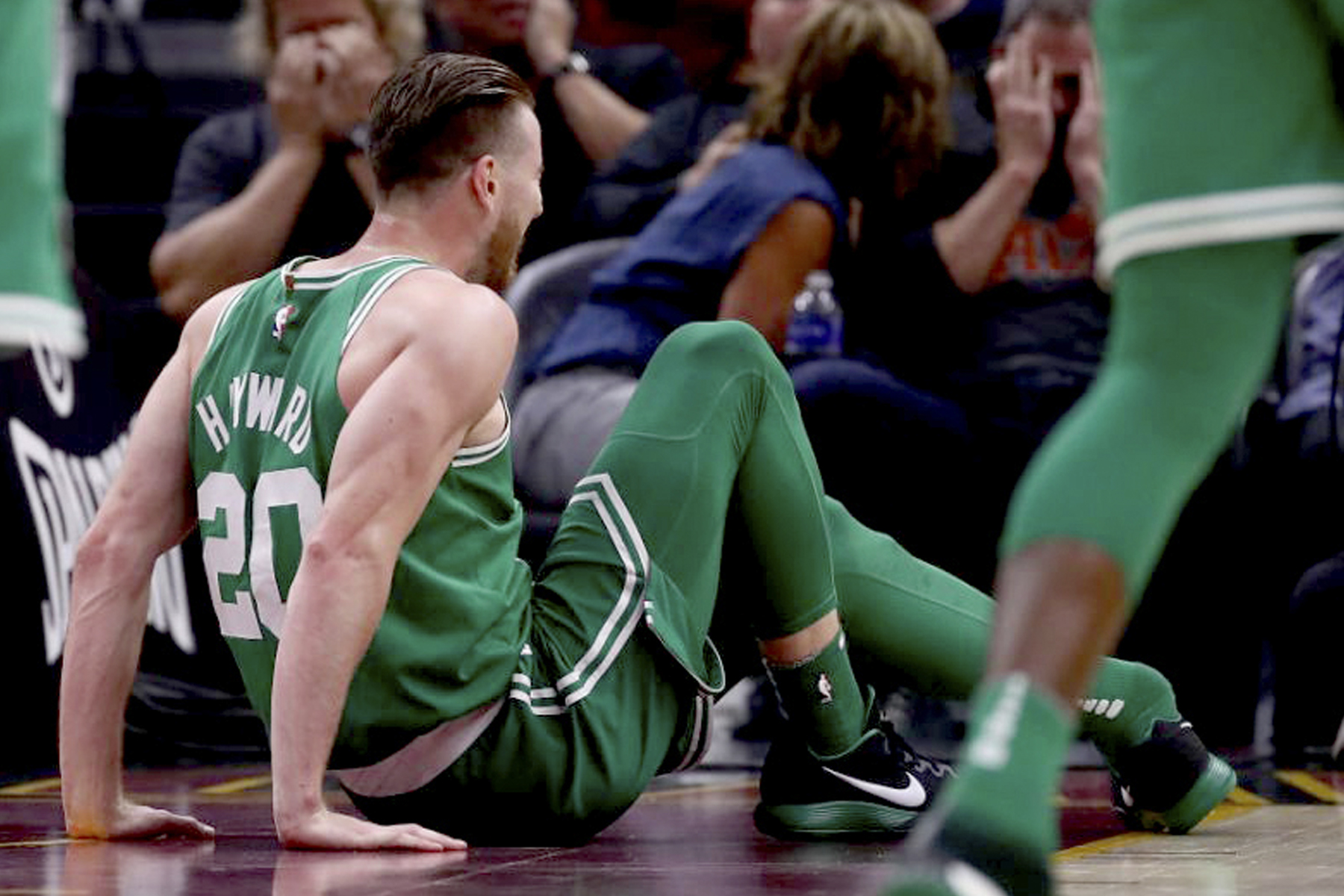 Gordon Hayward sufre impactante fractura en su debut con los Celtics