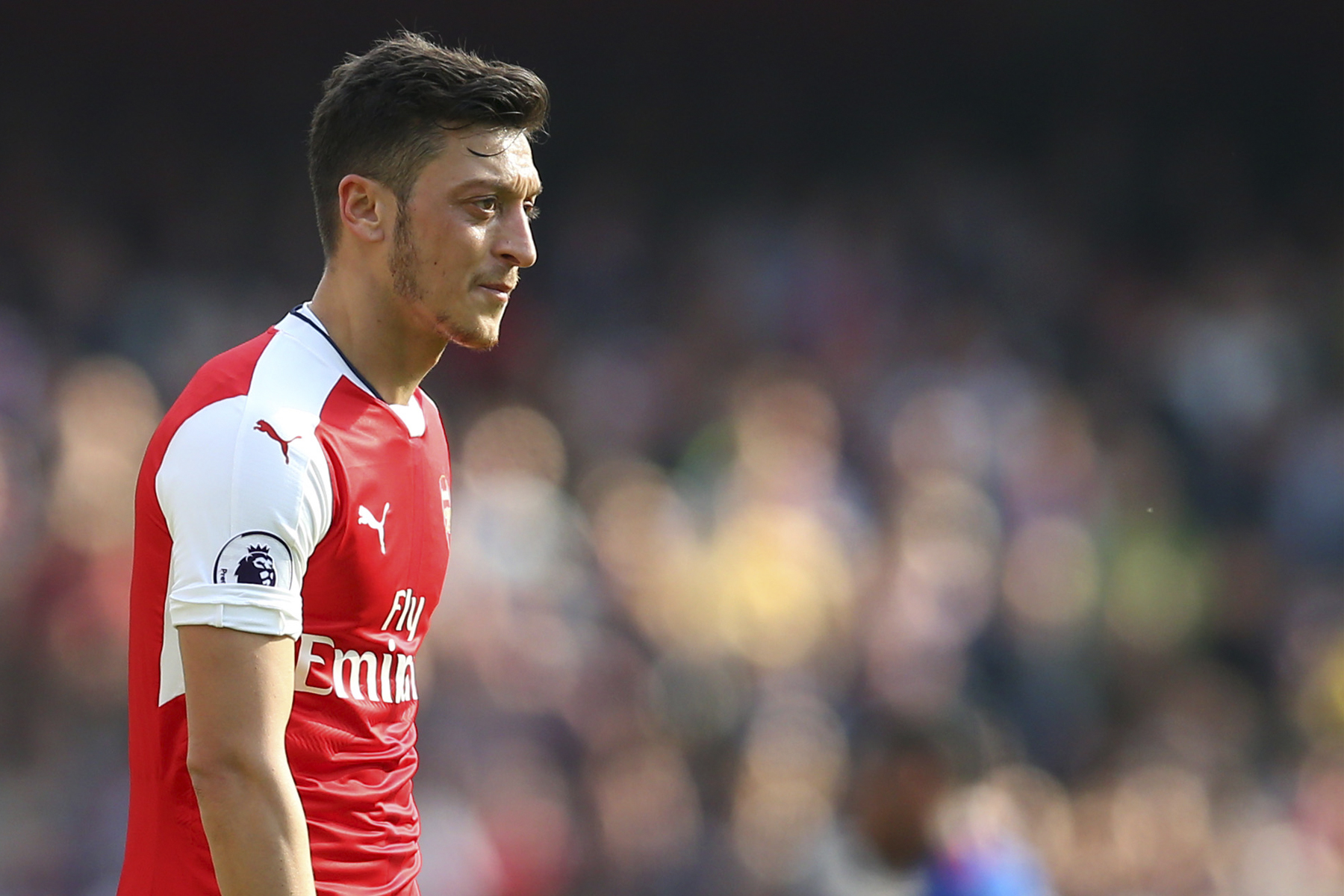 Arsenal renueva a Mesut Özil