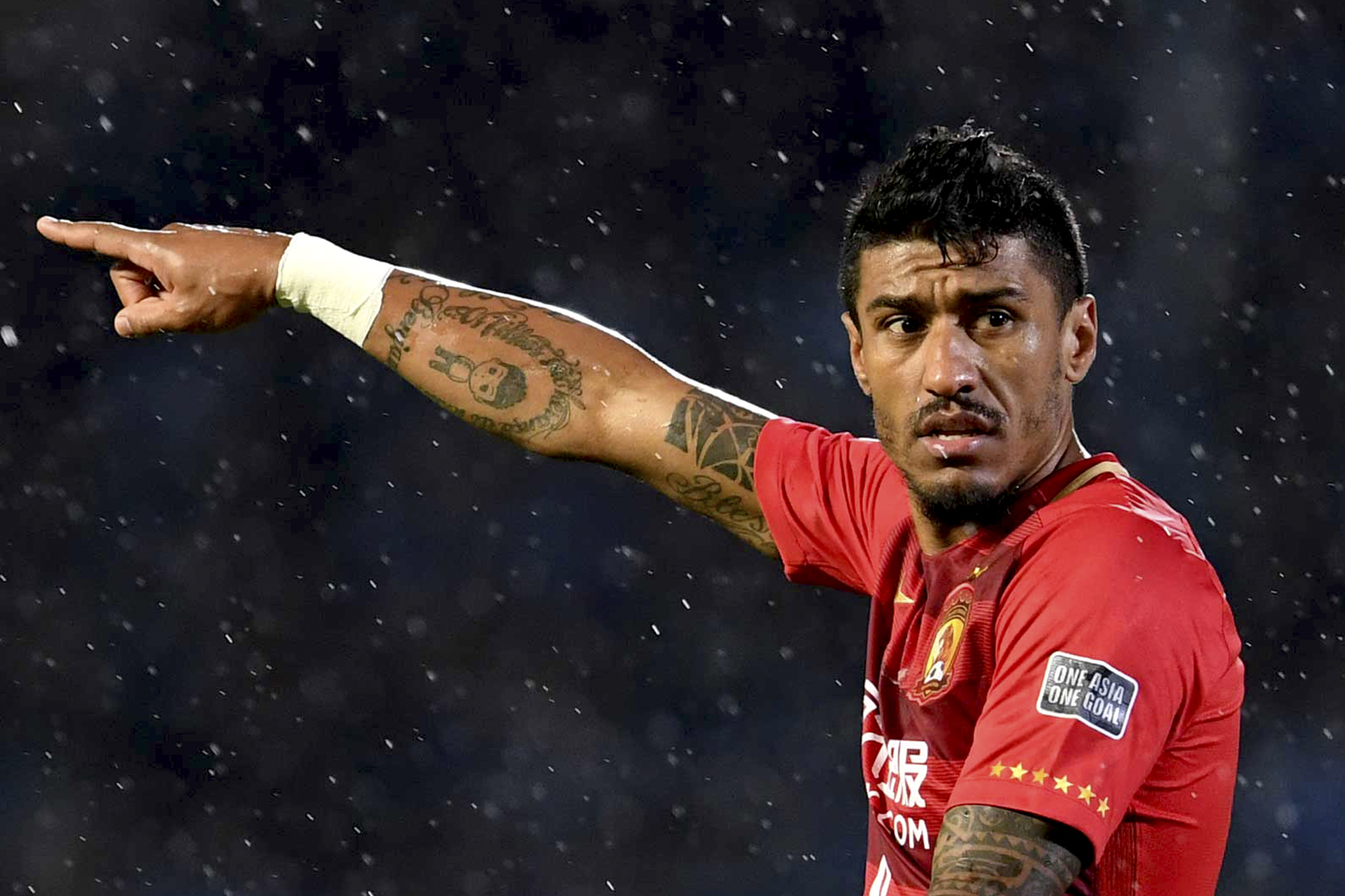 El Guangzhou rechaza vender a Paulinho al Barça