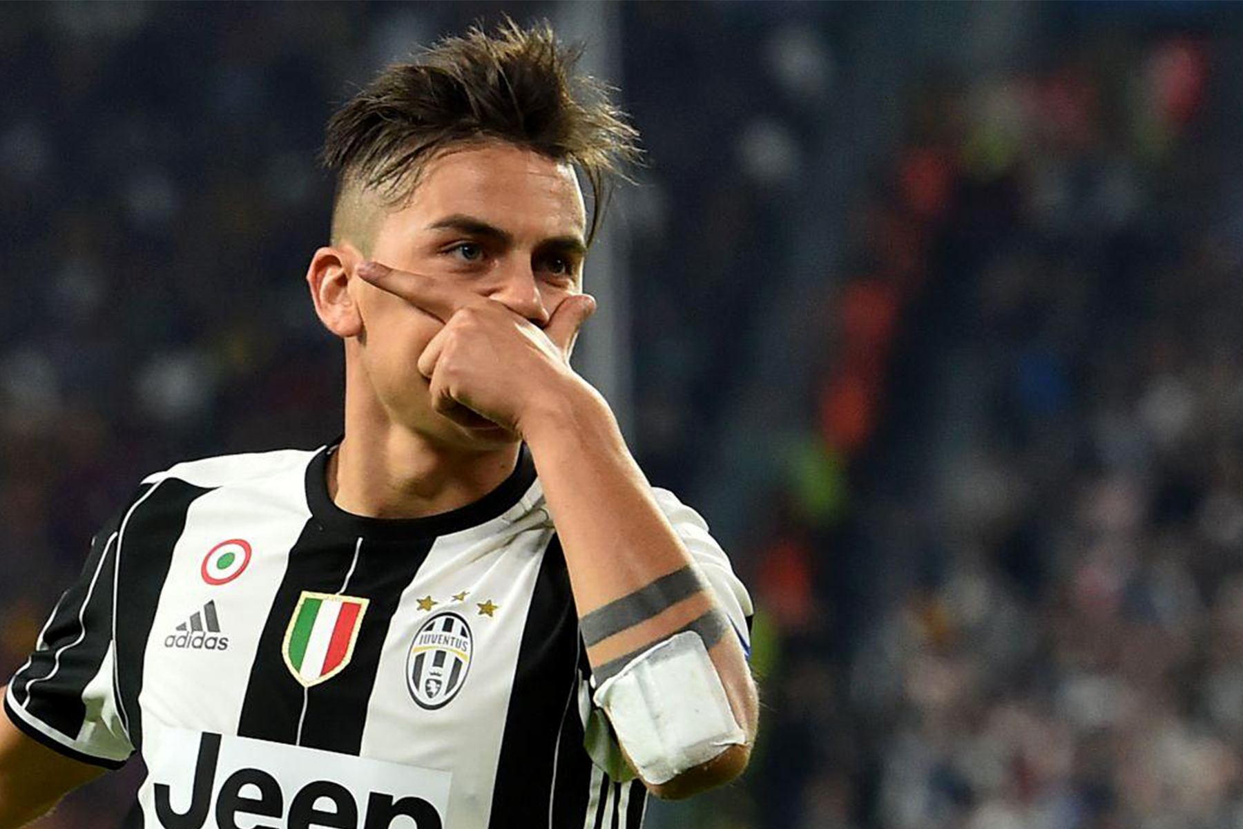 Paulo Dybala le da la bienvenida a Cristiano 