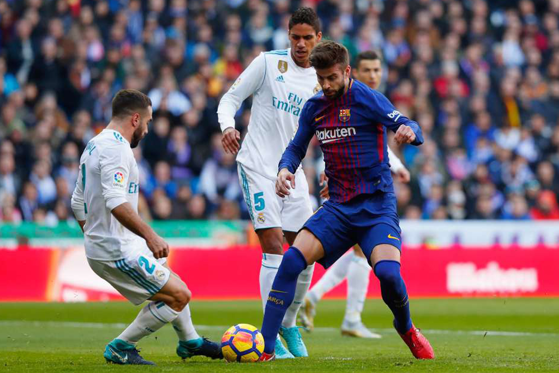 Piqué confiesa tener grupo de WhatsApp con jugadores del Real Madrid