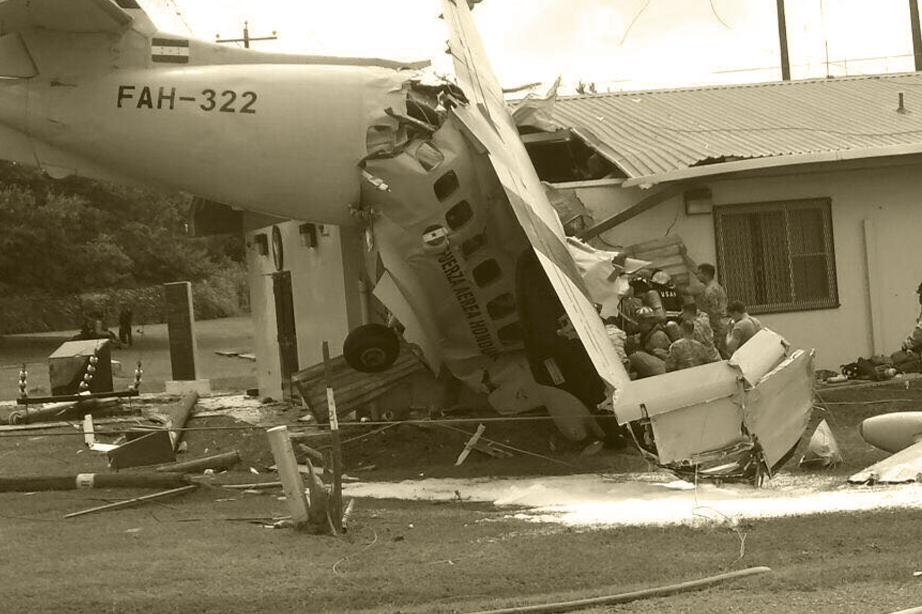 Avioneta militar se estrella en Palmerola 